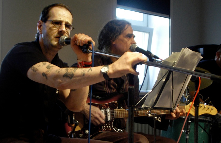 Interpretan Micha y Heinz Glas