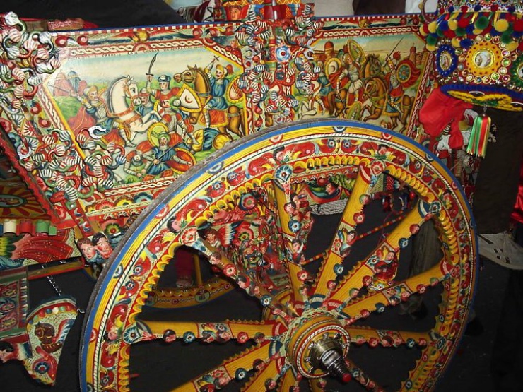 La décoration des chars était laissée à la tradition familiale qui, jugez-en par vous même, pouvait être très trendy.
