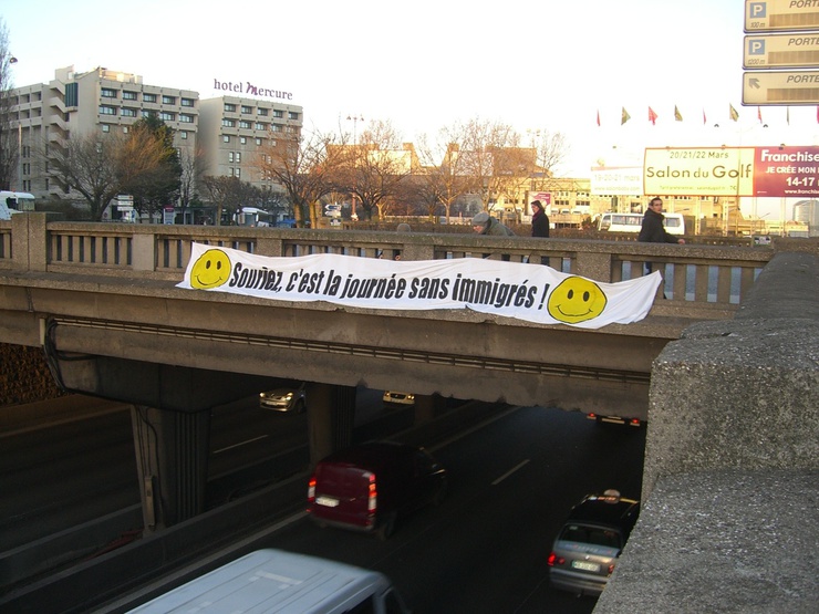 Los 'identitarios' de París aprovecharon este día para lanzar su mensaje