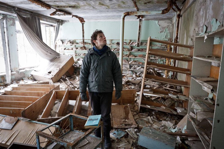 Il giovane Valery ritorna nella casa dei genitori, dove aveva trascorso la sua infanzia.