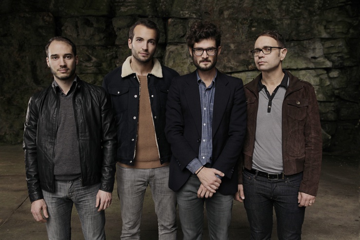 De gauche à droite : Antoine (guitare), Martin (batterie), Simon (guitare/voix) et Cyrille (basse)