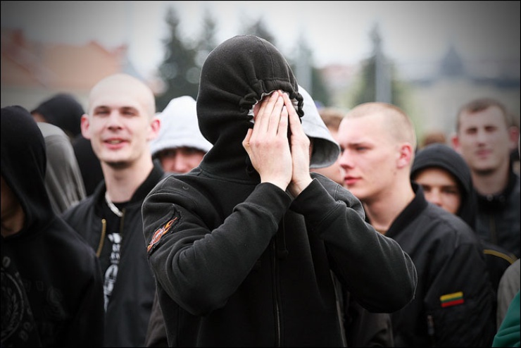 Nie wiadomo, jakie społeczeństwo wyrośnie z tych młodych, nacjonalistycznych grup, które teraz błąkają się po ulicach" © Ignas J.