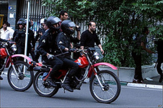 Mitglieder der MIlizen auf Motorrädern (Flickr)