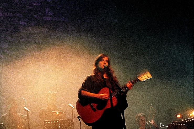 Olivia Pedroli, café de la danse, Paris, 17 novembre 2010 En pleine constitution de sa tanière ; le public est atone et rêve