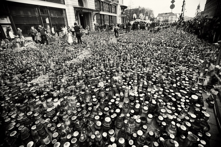 10 kwietnia 2010 r. Katyń miał swoją drugą odsłonę - lecący na oficjalne obchody zbrodni katyńskiej, Lech Kaczyńki wraz z 95 osobami z polskiej elity wojskowej i politycznej, zgięli w katastrofie lotniczej pod Smoleńskiem © Piotr Pawłowski