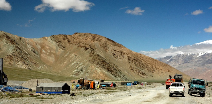 L'autostrada di Karakorum, tra la Cina e il Pakistan: il ritrovo dei vecchi combattenti