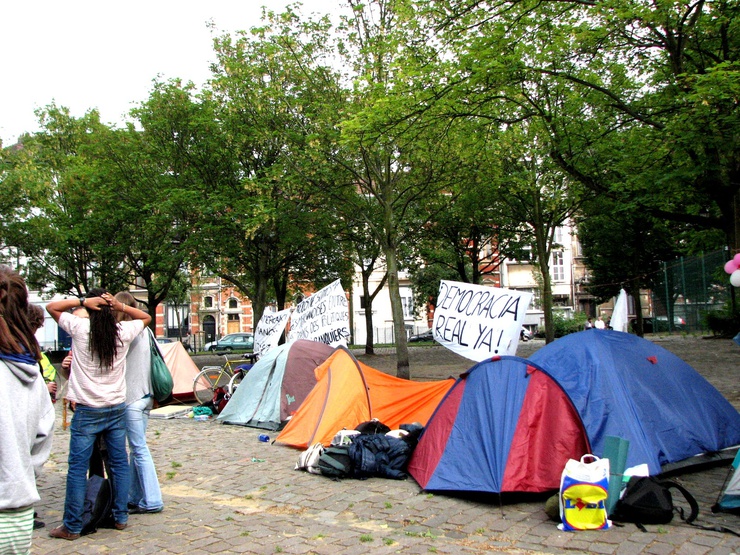 Sur la place Puerta del Sol, les commerçants alentours se plaignent de leur baisse de rente depuis l'installation du camp