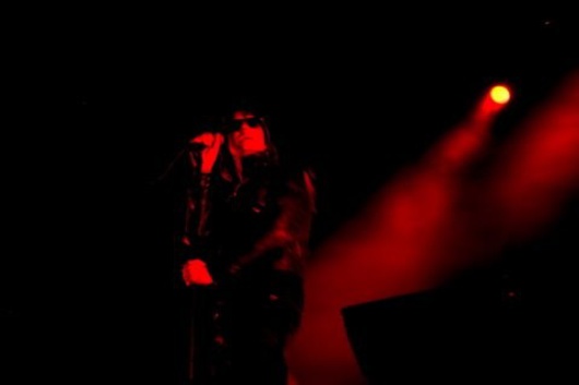 Soit les deux seules paroles que Julian Casablancas, le chanteur des Strokes, a adressé au public