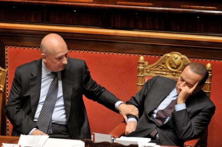 Ora anche gli alleati gli chiedono di uscire dal torpore: la risposta elettorale è stata chiara.