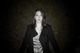 geht Sophie Hunger nun mit ihrem zweiten Album « 1983 » auf Tournee; von der Schweiz über Frankreich, Holland und Deutschland bis in die USA. 
