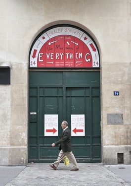 Le Museum of Everything restera installé à Paris jusqu'au 16 décembre. 