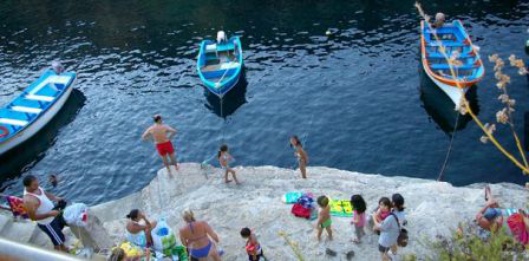 grotto_blue_getne.jpg