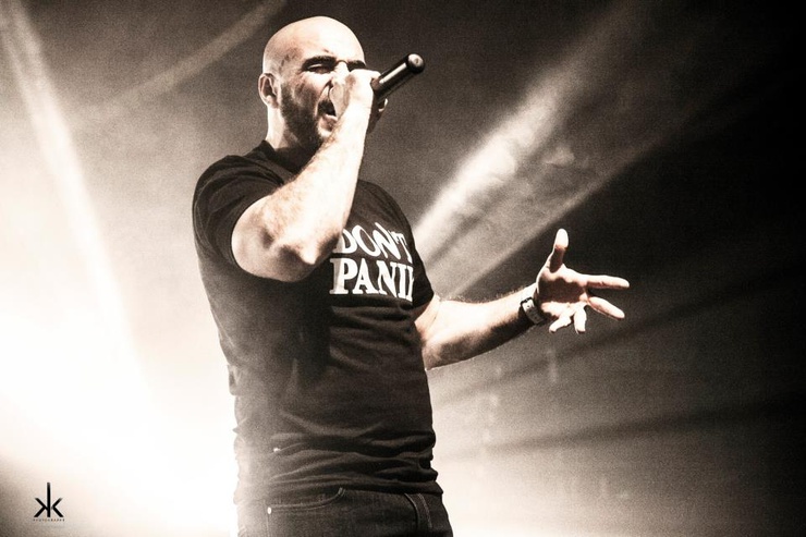 Le rappeur souligne : "« Don’t Panik » c’est plus qu’un morceau ou qu’un t-shirt. J’ai vraiment envie de densifier, de donner la consistance à ce slogan."