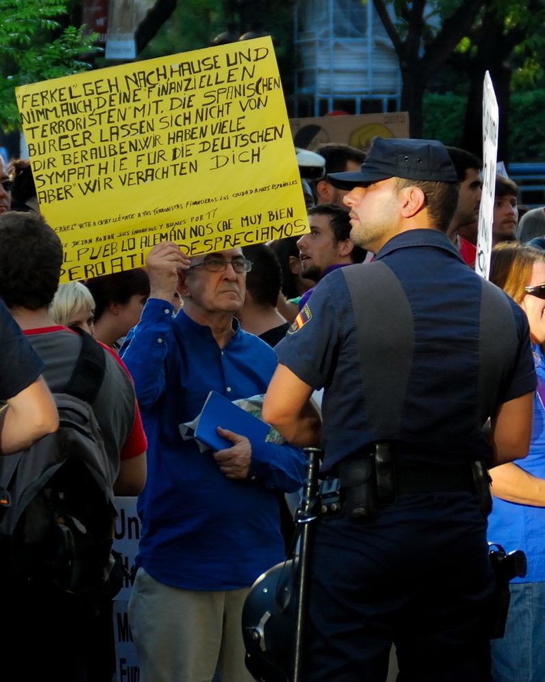 “Sentimos simpatía por los alemanes, pero a ella la despreciamos”, rezaba una de los carteles de la concentración.