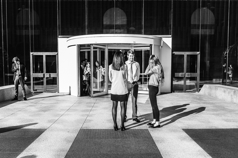 Am Anfang der Krise waren besonders Frauen von Entlassungen und Lohnkürzungen betroffen.