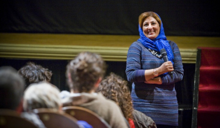 La directora emiratí charló con los asistentes tras el visionado de su pieza “Hamama” (2010).