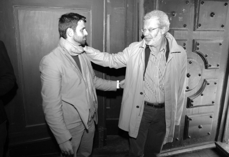 En la imagen, el director de Amal con el colaborador de “El País” y experto en Relaciones Internacionales, quien ofreció una charla acerca de Siria durante esta edición del festival.