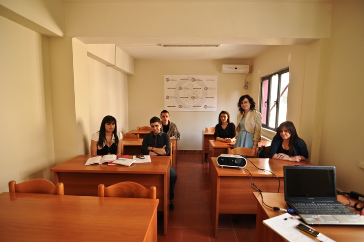 Nessun impegno in associazioni o movimenti civili, nonostante siano nati dopo l'era sovietica.