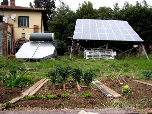 Eines der ersten Kultur- und Sozialzentren, die Solarzellen installiert haben