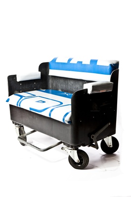 Le design de crise mélange à ravir les valeurs issues de la prise de conscience post crise: bon marché et durable... un design d'avenir