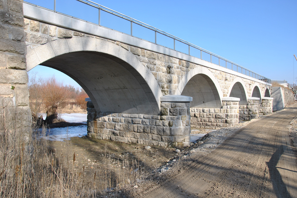 Il Ponte Chuck Norris (Bratislava, Slovacchia).