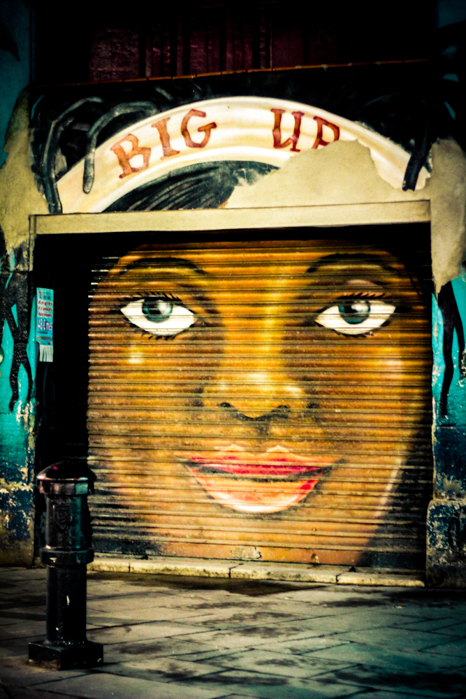 Femme et graffiti