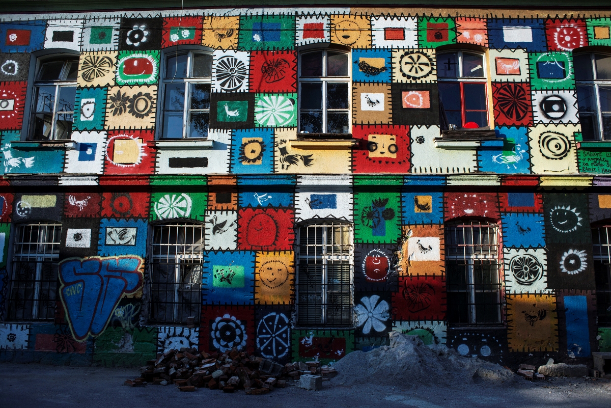 Peintures sur un des édifices du centre Metelkova
