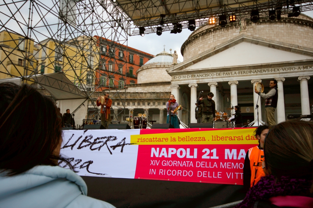 Naples contre la mafia