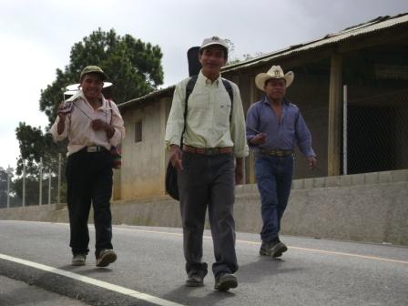 5 horas andando para encontrarse con la gente / ©Carolin Krahn
