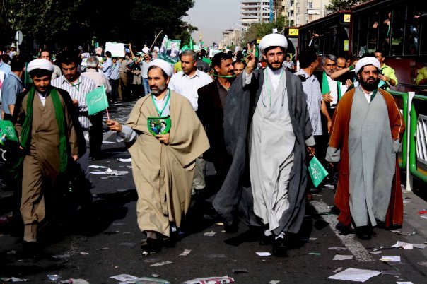 I mullah rappresentano lo stereotipo del regime. Qui li vediamo presenti ad una manifestazione.