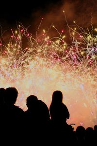 Image for Fin de año a la europea: celebra Nochevieja y no mires con quién
