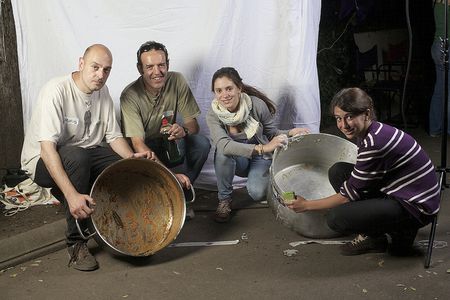Image for Il ritratto degli indignados, dalla piazza alla vita di quartiere