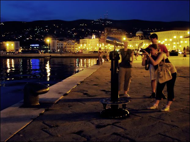 Image for Trieste, si spengono le luci: tempi duri per i nottambuli