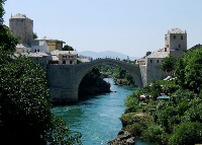 Image for Bosnia: una paz artificial
