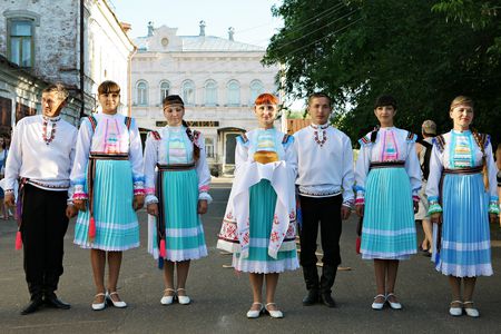 Image for Tra incudine e martello: essere russi nell'unione europea