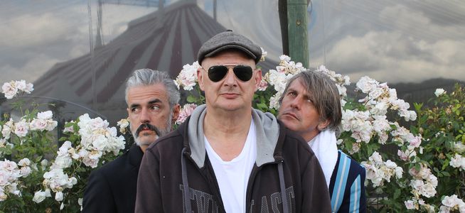 Image for Triggerfinger: "Ich kratze mir gerade den Sack"