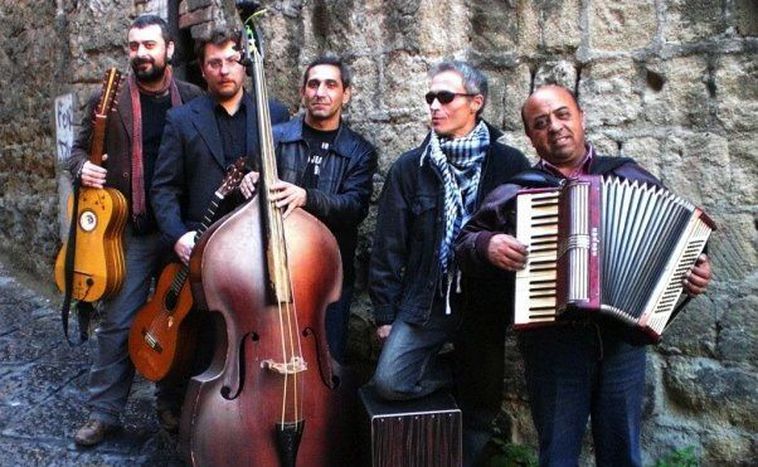 Image for Vacanze Romanes. Un ponte tra due mondi sorretto dalla musica degli ‘o Rom