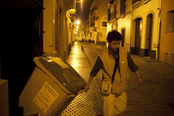 Image for Basura, crisis e ingenio: ¡Jacinto hace negocio con los contenedores!