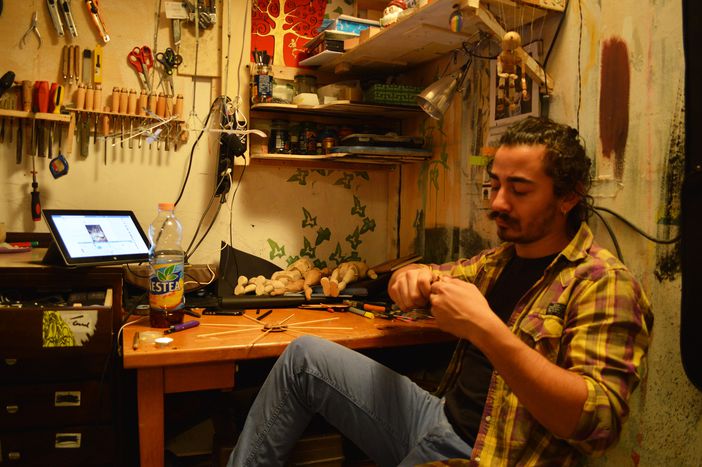 Image for Rasid, the Gipsy Marionettist: de la guerre à la beauté de l'art