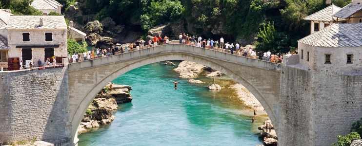 Image for Abbattere il muro di Dublino: un ponte per la marcia dei popoli