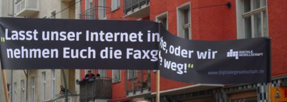 Image for Lasst unser Internet in Ruhe, oder wir nehmen Euch Eure Faxgeräte weg! ACTA-Aktionstag in Berlin