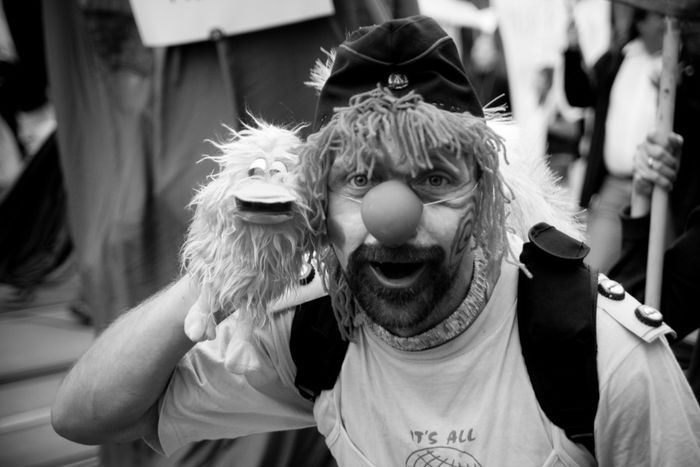 Image for Bruxelles : le rire comme thérapie politique
