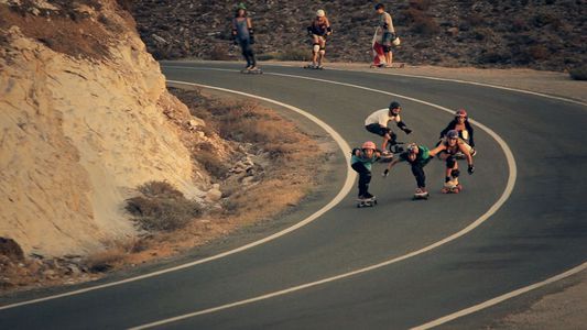 Image for Quand les lesbiennes surfent sur le longboard