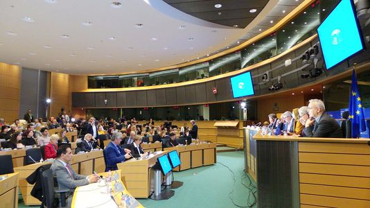 Image for Bruselas: doscientos eurodiputados al lado de los manifestantes iraníes