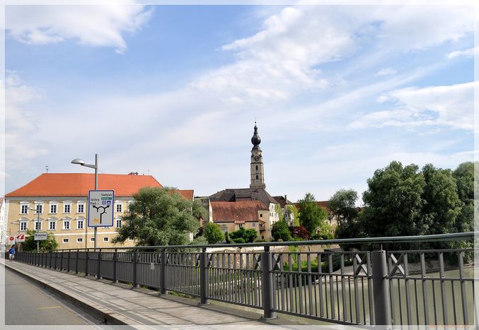Image for [fre] Musée, lieu de pèlerinage ou encore supermarché : la maison qui a vu naître Hitler à Braunau am Inn.