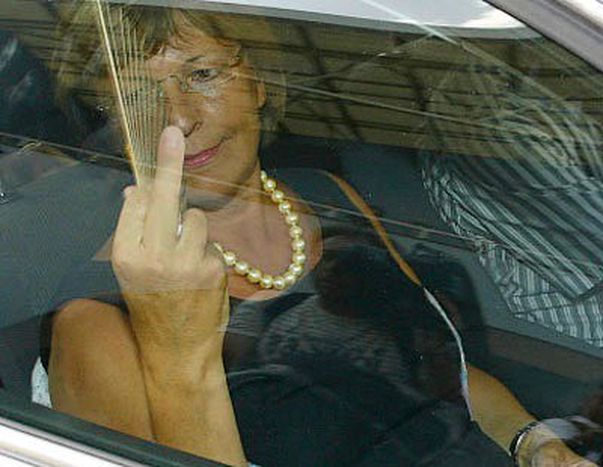 Image for La politique du pire : les scandales de l’été