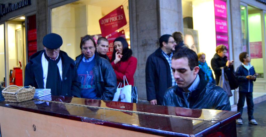 Image for Steve Villa-Massone, le pianiste de rue hors la loi