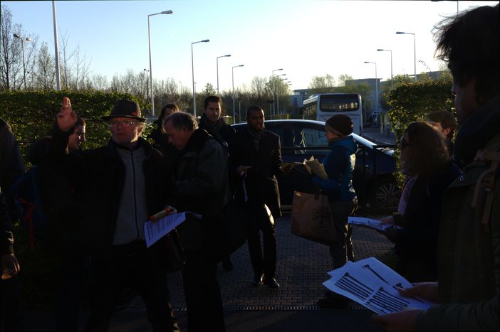 Image for Nuit Debout : tractage pour une grève générale au technocentre Renault