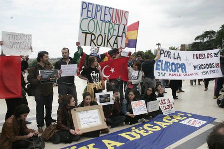 Image for “Troika dégage!”, indignados d'Europa a Parigi