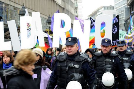 Image for 'Kompott' aus Serbien: Hooligans, Gay Pride und die Angst vor dem Westen